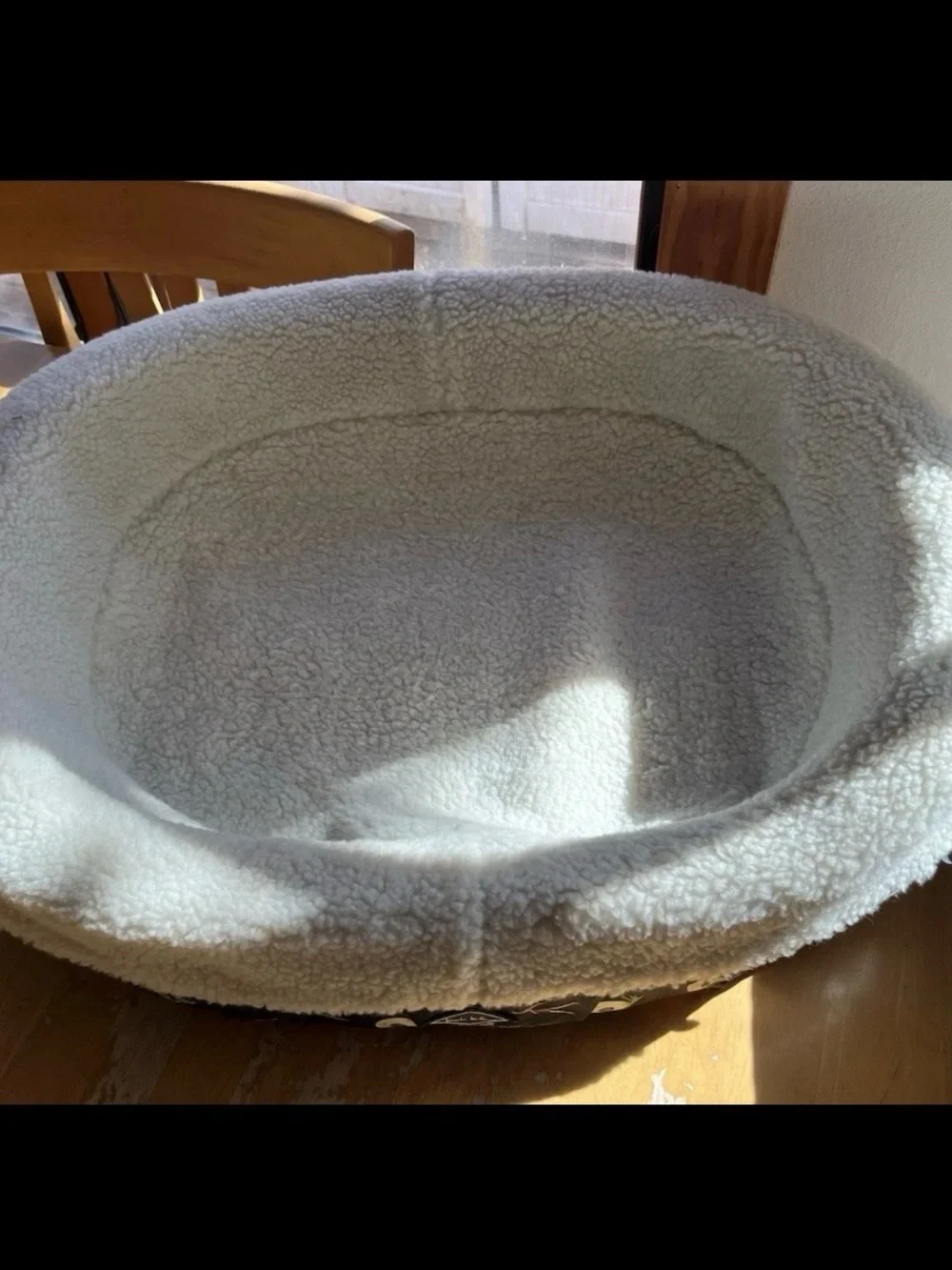 Nicole Miller Best in Show Pet Bed. Plush and Cozy! Unique Limited Design.
